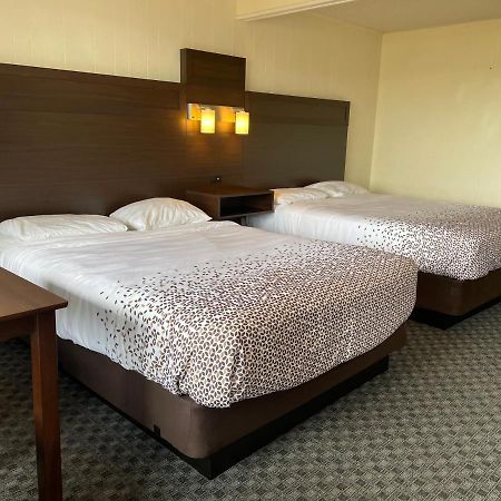 Holiday Motel 韦斯特波特 外观 照片
